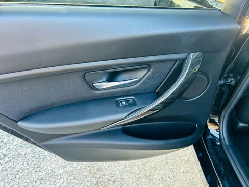 Used 2018 BMW 320i xDrive Sedan w/ Premium Package image 40