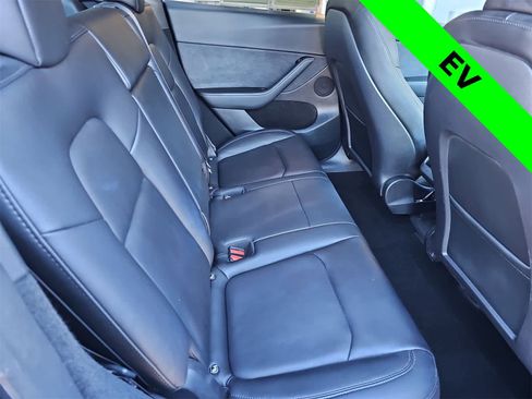 Used 2023 Tesla Model Y Long Range image 17
