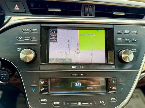 Used 2013 Toyota Avalon Limited w/ Technology Pkg image 5