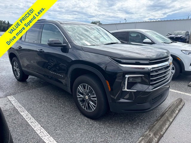 Used 2026 Chevrolet Traverse LT FWD image 1