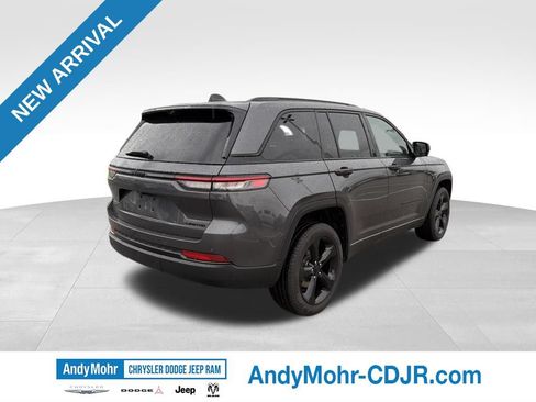 Used 2024 Jeep Grand Cherokee Limited w/ Luxury Tech Group II AWD/4WD image 7