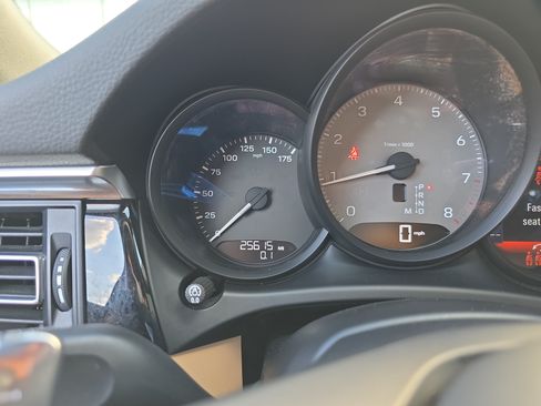 Certified 2023 Porsche Macan S AWD/4WD image 23