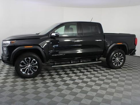Used 2024 GMC Canyon Denali image 2