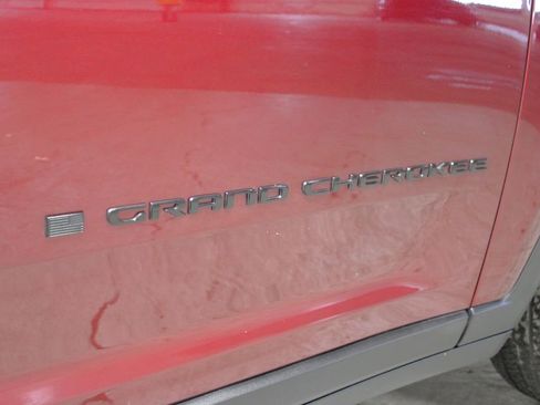 Used 2025 Jeep Grand Cherokee Altitude image 37