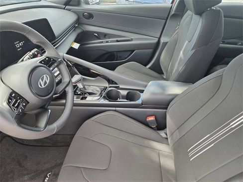 New 2025 Hyundai Elantra SEL image 19