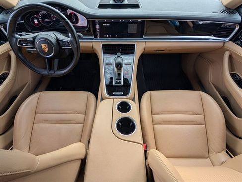 Used 2021 Porsche Panamera image 8