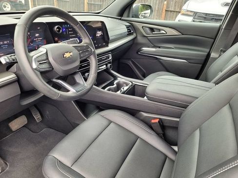 Used 2025 Chevrolet Traverse LT w/ Sun and Wheel Package FWD image 10