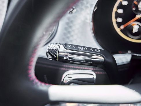 Used 2023 Bentley Flying Spur V8 image 61