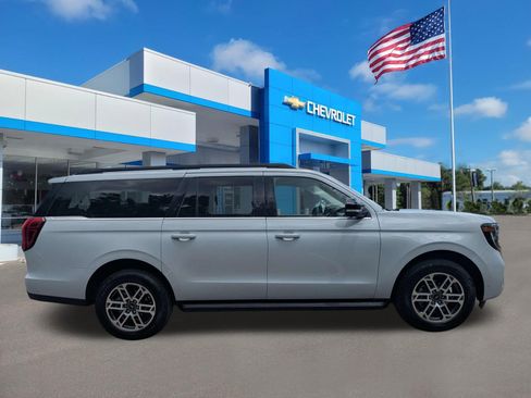Used 2025 Ford Expedition Max Active AWD/4WD image 2