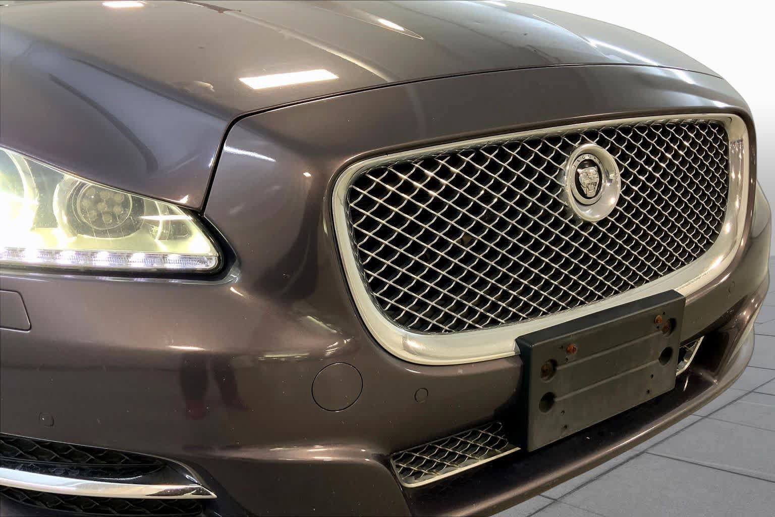 Used 2011 Jaguar XJ RWD image 32