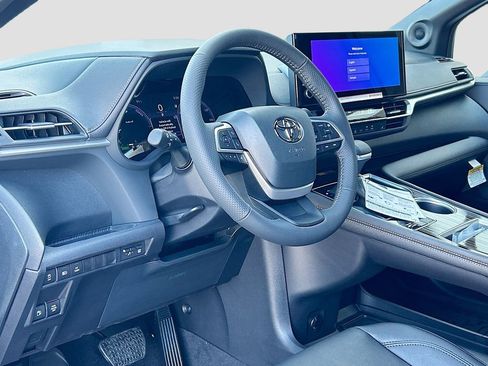 New 2025 Toyota Sienna XLE Woodland Edition AWD/4WD image 7