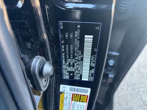 Used 2025 Toyota Highlander LE FWD image 31