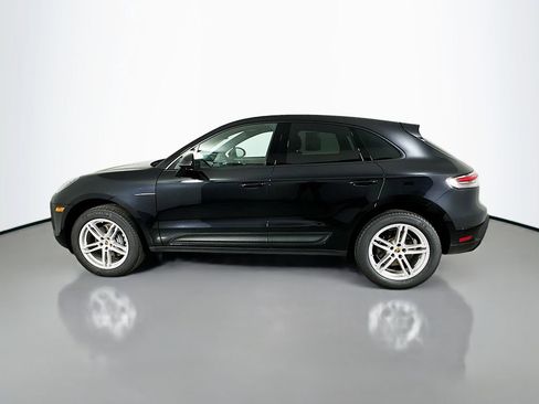 Certified 2025 Porsche Macan AWD/4WD image 2