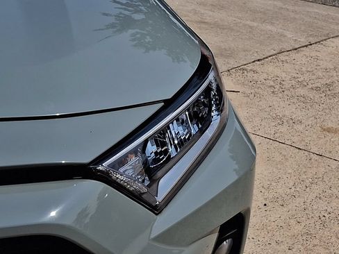 Used 2021 Toyota RAV4 XLE w/ Convenience Package FWD image 9