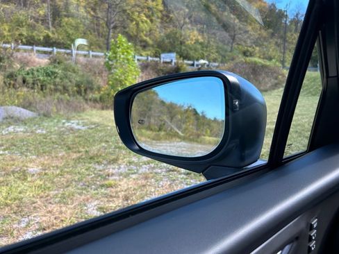 New 2025 Subaru Ascent Limited image 10