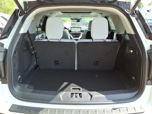 New 2026 Ford Explorer Platinum w/ LUX Leather Package AWD/4WD image 13