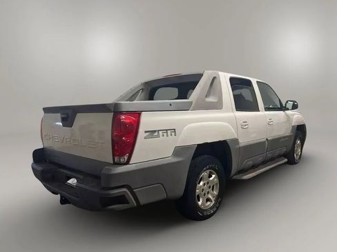 Used 2002 Chevrolet Avalanche Sport Utility Pickup 4D image 3