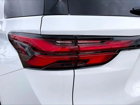 Used 2023 Chevrolet Traverse RS FWD image 20
