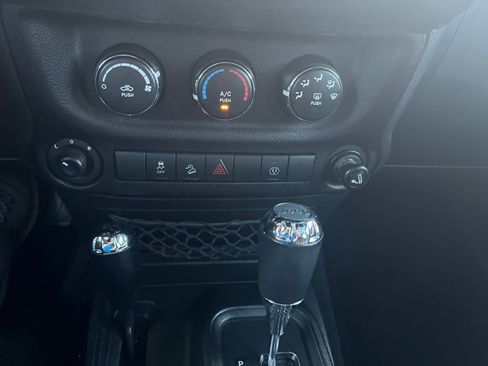 Used 2015 Jeep Wrangler Unlimited Sahara w/ Max Tow Package AWD/4WD image 20