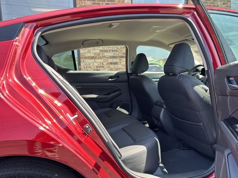 Used 2023 Nissan Altima 2.5 SR image 12