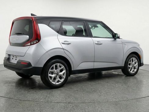Used 2025 Kia Soul LX w/ LX Technology Package FWD image 7
