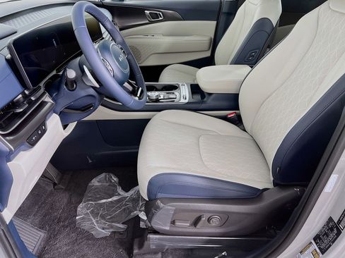 New 2026 Kia Carnival SX w/ SX Dark Edition Package FWD image 3