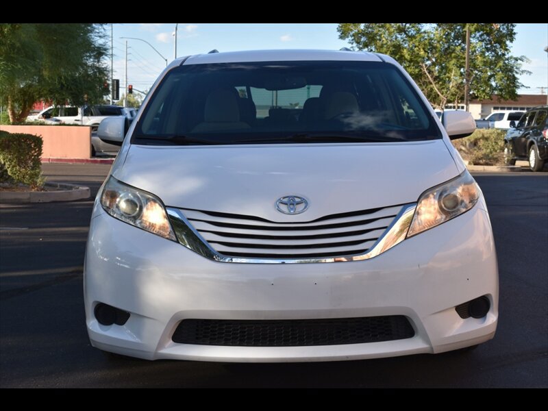 Used 2017 Toyota Sienna LE FWD image 8