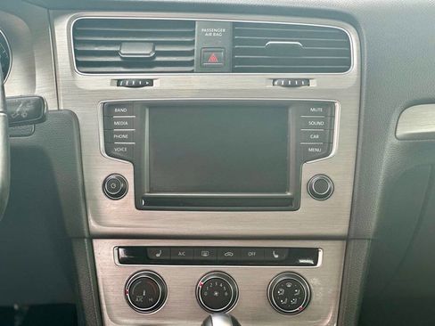 Used 2017 Volkswagen Golf Wolfsburg Edition image 17