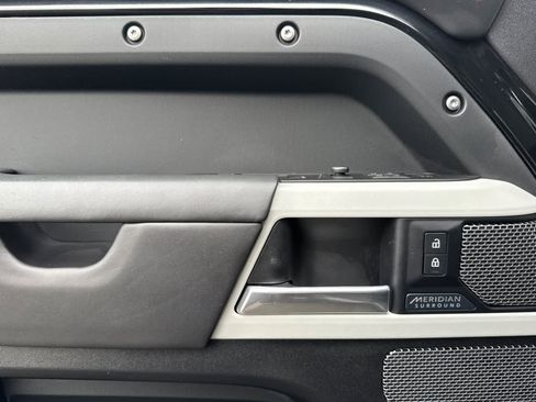 Used 2020 Land Rover Defender 110 HSE image 12