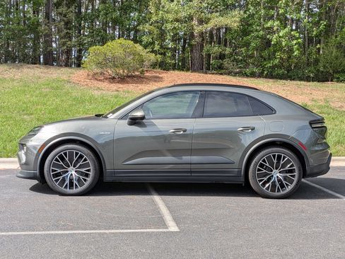 Certified 2025 Porsche Macan Electric RWD image 2