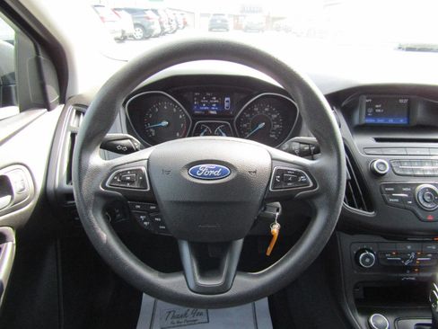 Used 2016 Ford Focus SE FWD image 10