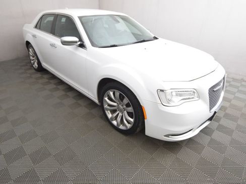 Used 2018 Chrysler 300 Limited image 3