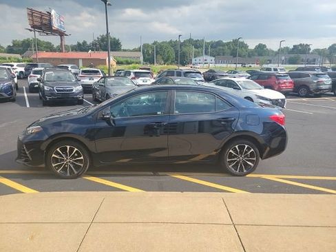 Used 2017 Toyota Corolla SE w/ Carpet Mat Package (TMS) FWD image 3