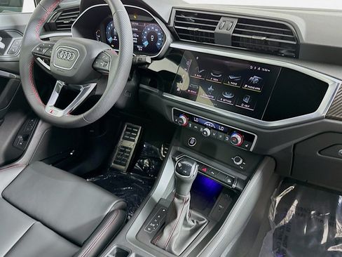 Used 2025 Audi Q3 2.0T Premium Plus w/ Premium Plus Package AWD/4WD image 7