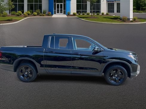 Used 2025 Honda Ridgeline Black Edition image 8