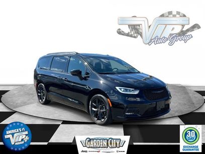 Used 2026 Chrysler Pacifica Limited w/ S Appearance Package