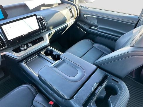 Used 2025 Ford Expedition Tremor image 23