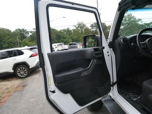 Used 2014 Jeep Wrangler Sport w/ Quick Order Package 24S AWD/4WD image 11