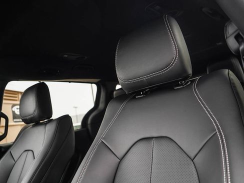 New 2026 Chrysler Pacifica Select image 21