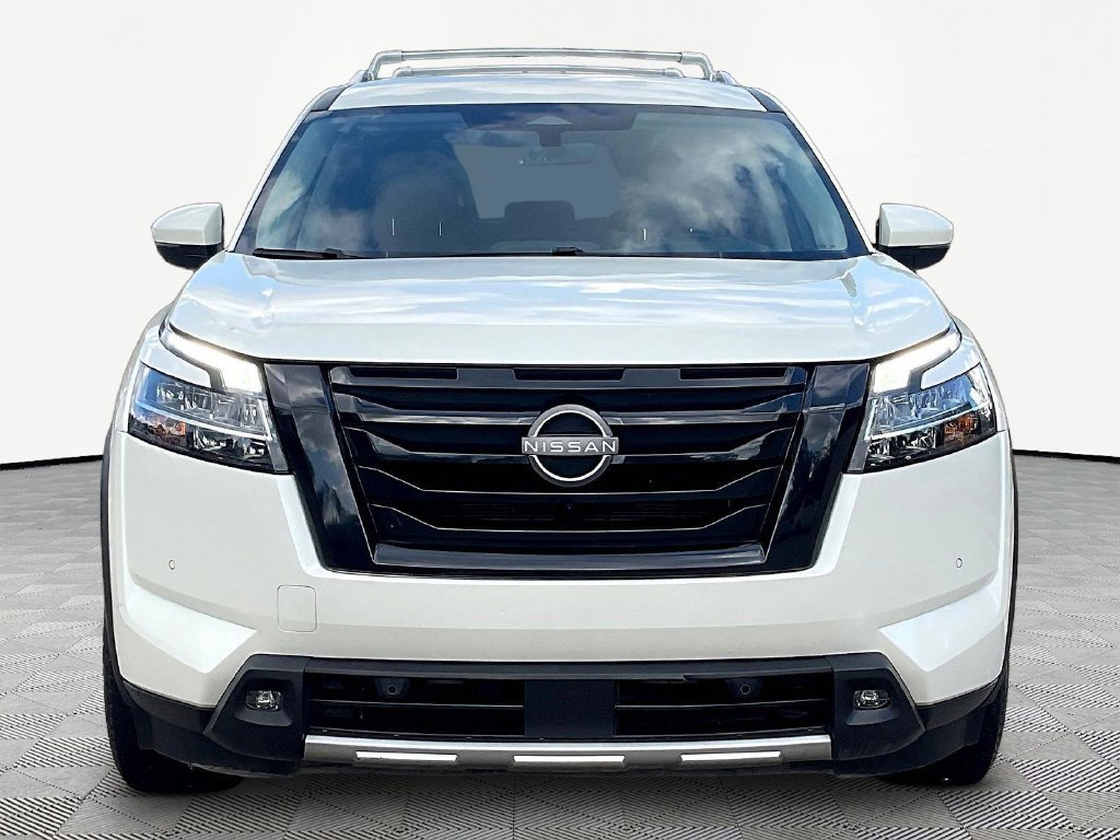 Used 2023 Nissan Pathfinder SL w/ Lighting Package (N92) FWD image 2