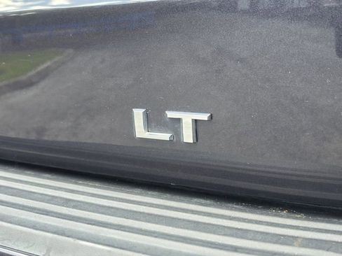Used 2022 Chevrolet Suburban LT AWD/4WD image 13