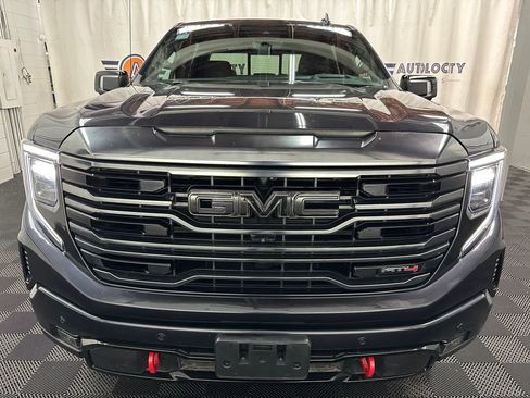Used 2024 GMC Sierra 1500 AT4 w/ Technology Package AWD/4WD image 3