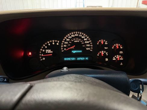 Used 2003 Chevrolet Suburban 2WD image 9