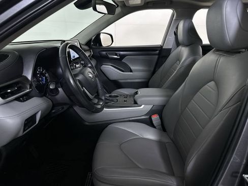 Used 2023 Toyota Highlander XLE AWD/4WD image 20