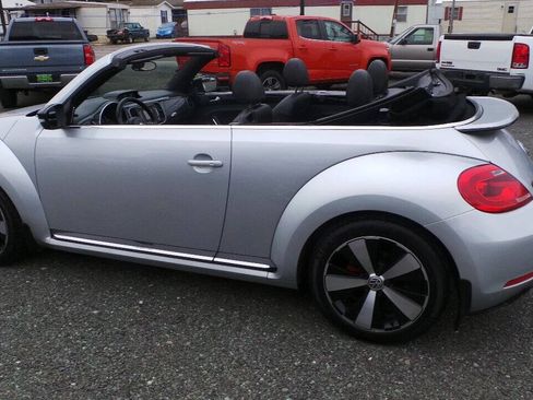 Used 2013 Volkswagen Beetle 2.0T FWD image 10