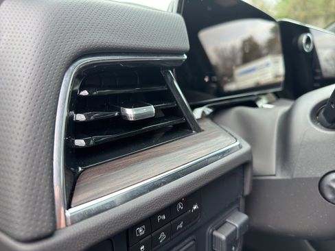 Used 2025 Chevrolet Suburban Premier w/ Sun And Tow Package image 14