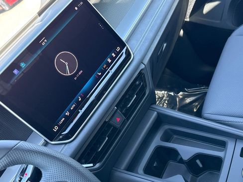 New 2026 Volkswagen Tiguan SE R-Line FWD image 41