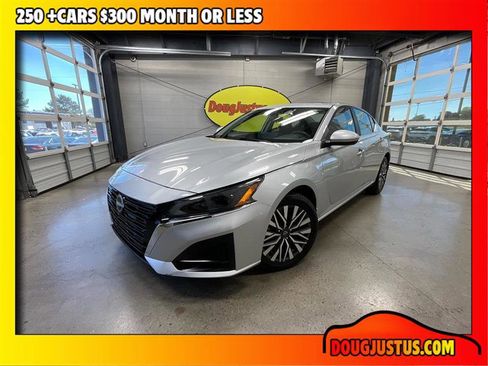 Used 2024 Nissan Altima 2.5 SV w/ SV Premium Package AWD/4WD image 1