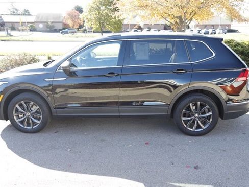 Used 2022 Volkswagen Tiguan SE image 8