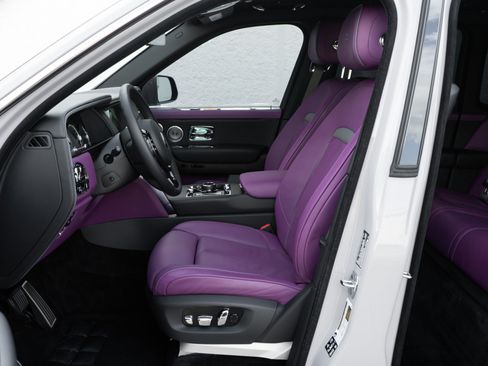 Used 2024 Rolls-Royce Cullinan AWD/4WD image 12